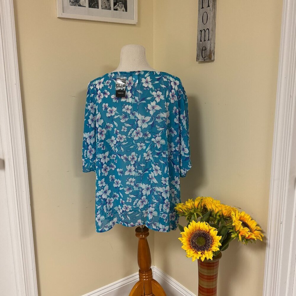 NWT Torrid Chiffon Floral Blue Button Blouse Sz 2 - Picture 3 of 6